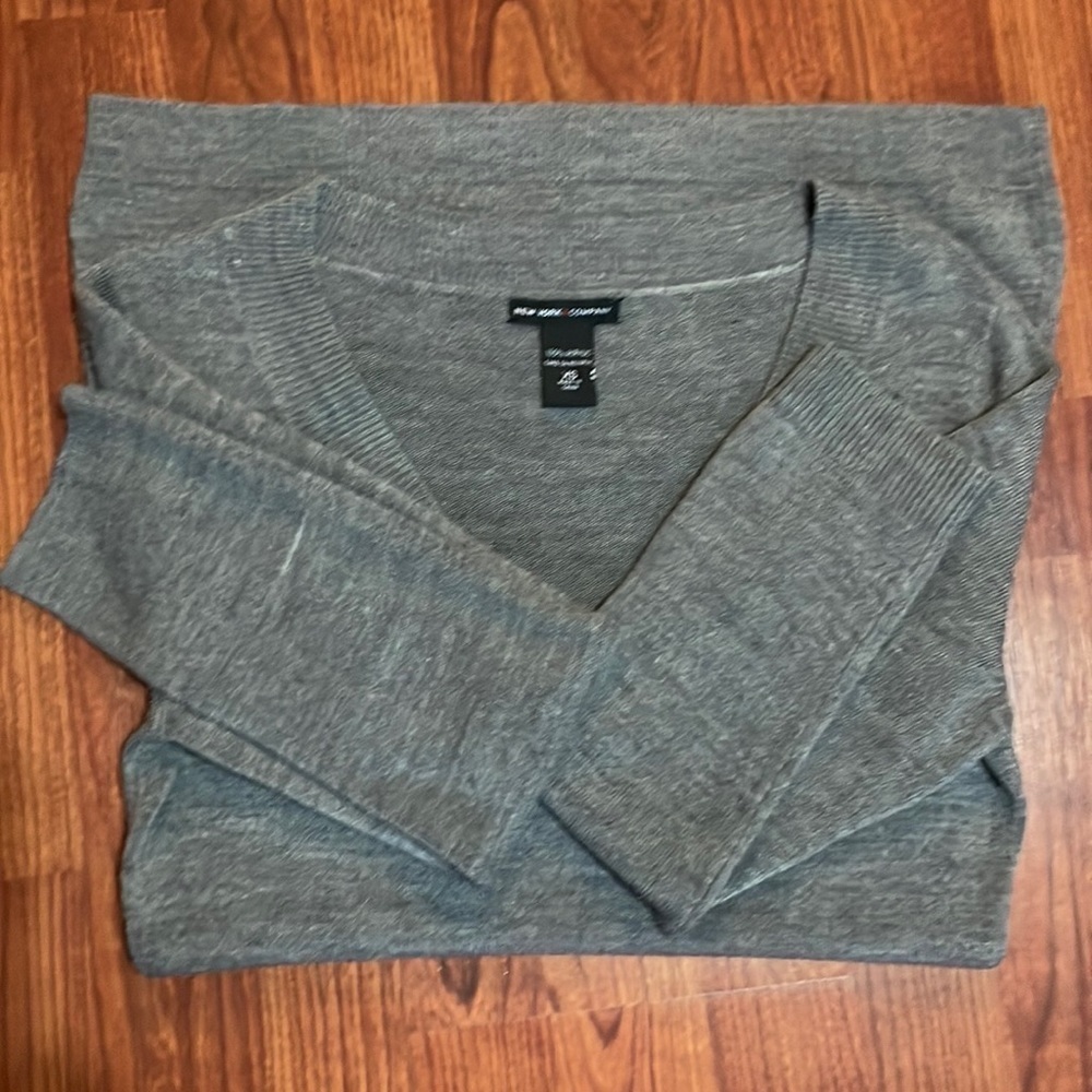 New York & Company V-Neck Sweater Size XS - Picture 5 of 5